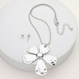 Hammered Flower Necklace